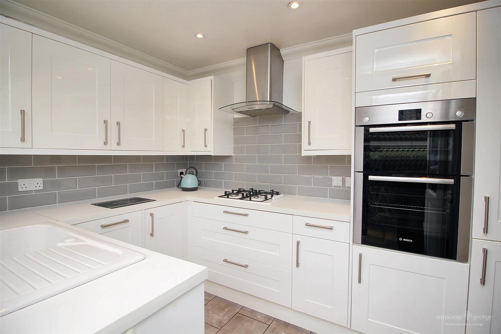 2 bed property in Condor Close, Reading